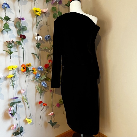 Theory, Off-The-Shoulder Velvet Midi-Dress, Size 6 - Picture 8 of 9